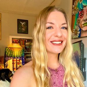 Meet your Posher, Laura